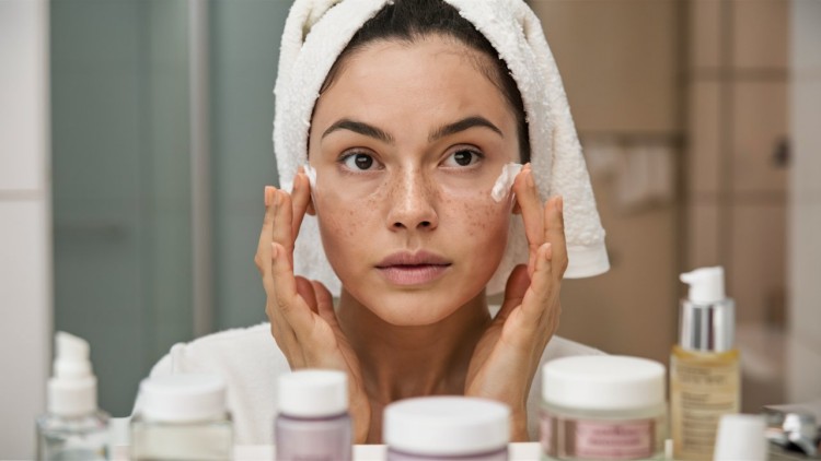 How to reduce dark spots on the face? Tips to prevent dark spots